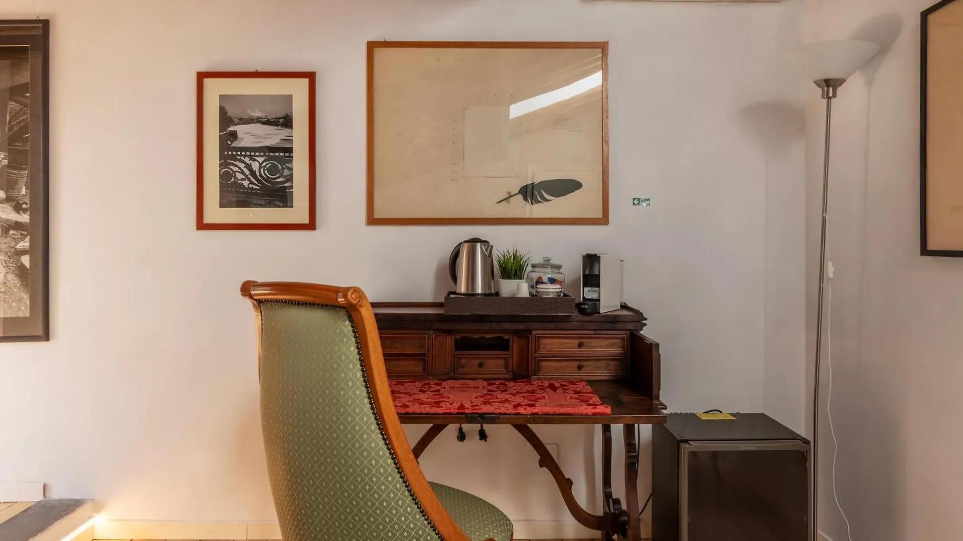 White Room With Bathroom And Shared Terrace Rome Homestay