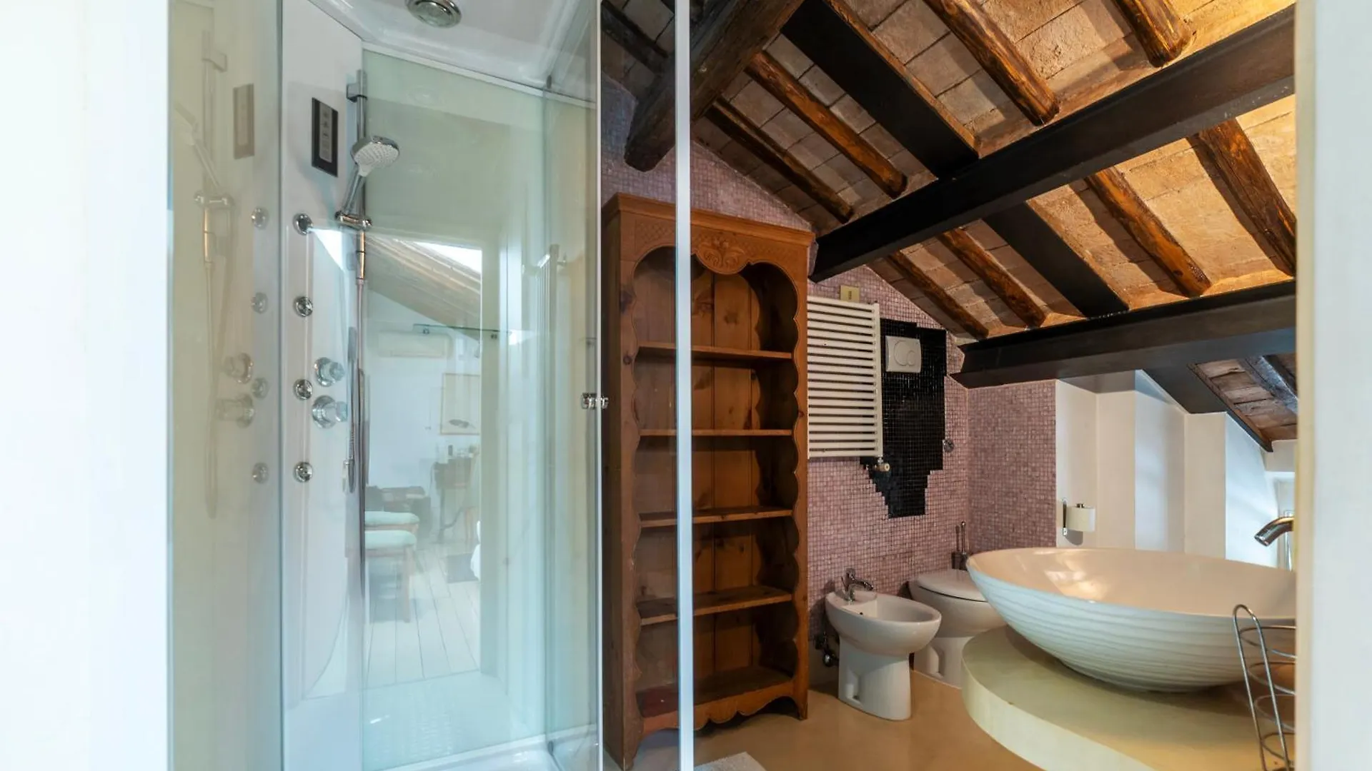 Homestay White Room With Bathroom And Shared Terrace Rome