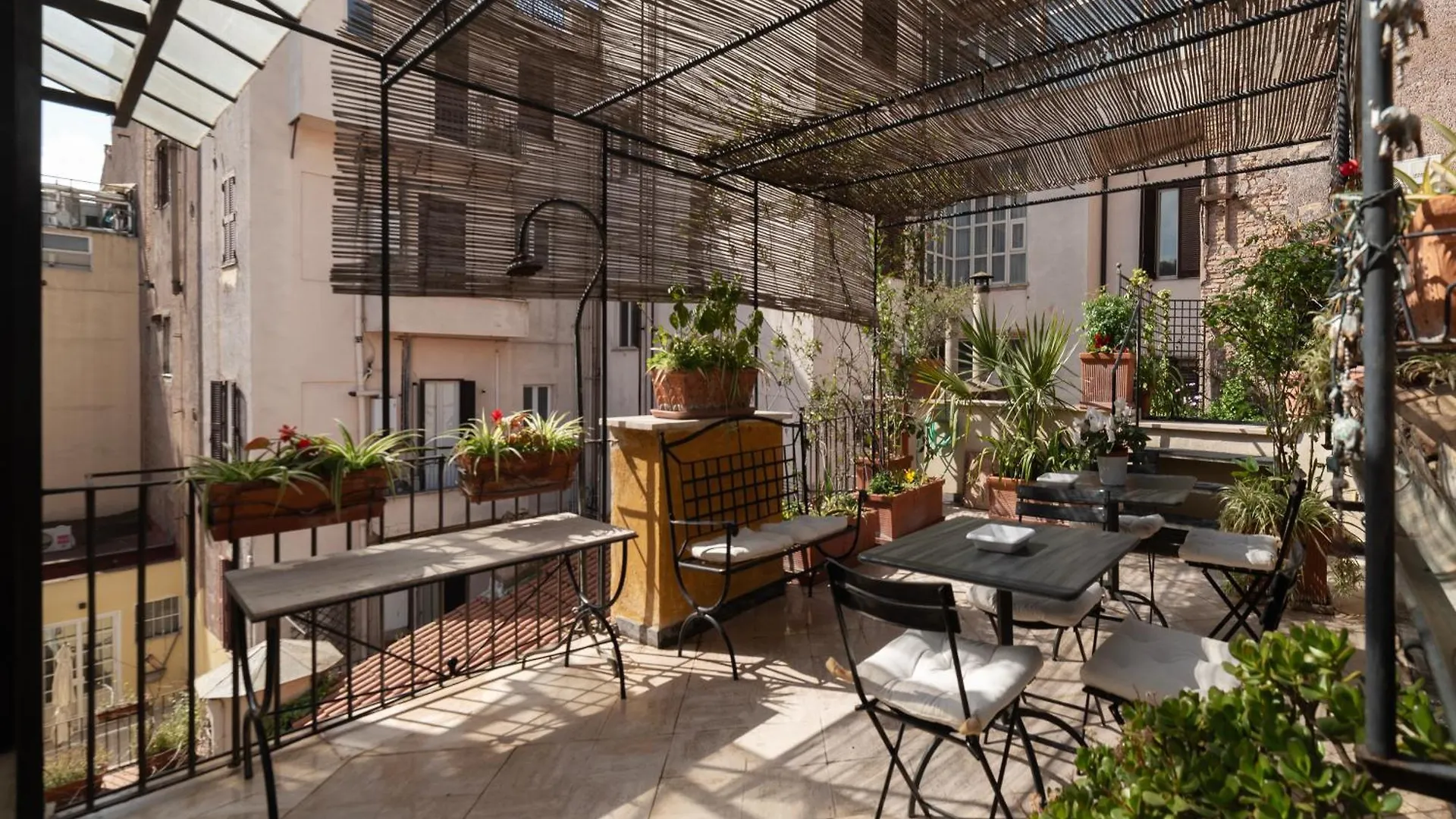 White Room With Bathroom And Shared Terrace Rome 0*,