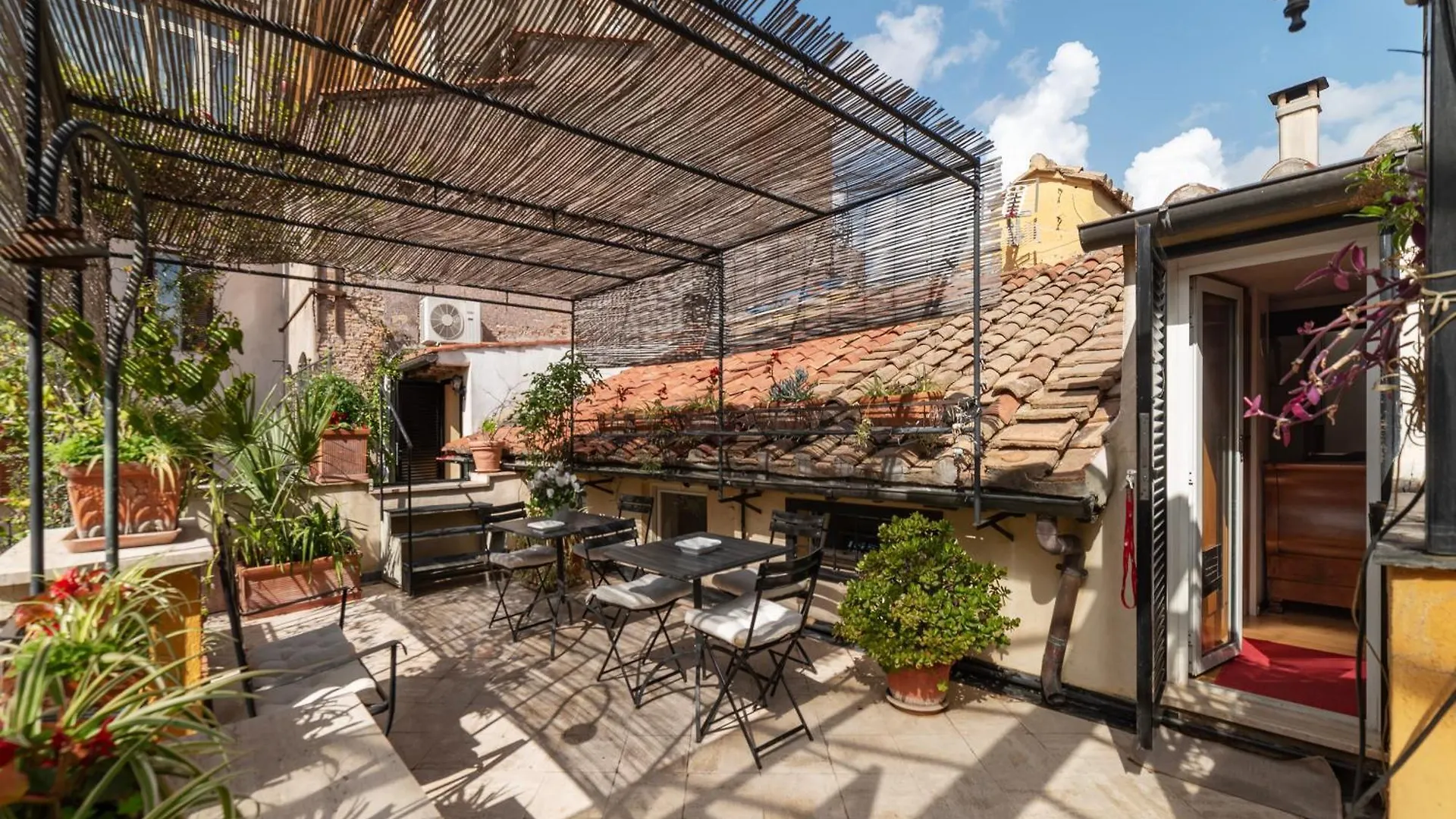 Homestay White Room With Bathroom And Shared Terrace Rome