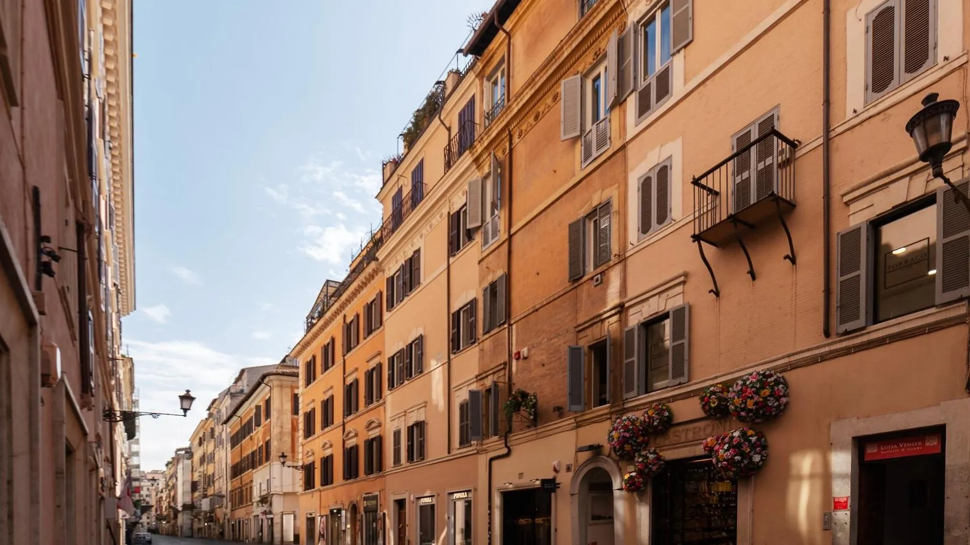 Homestay White Room With Bathroom And Shared Terrace Rome