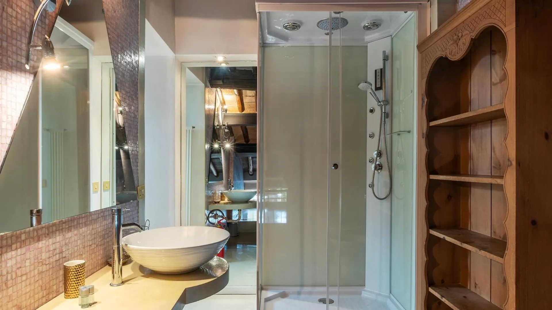 White Room With Bathroom And Shared Terrace Rome