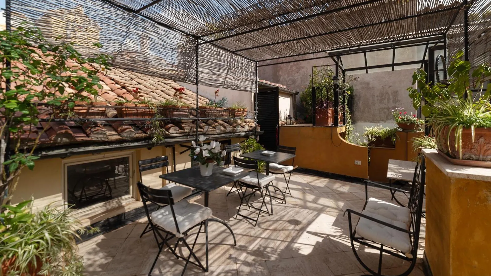 Homestay White Room With Bathroom And Shared Terrace Rome Italy